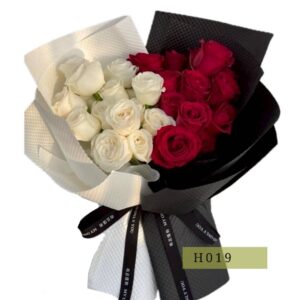 h019 (กุหลาบแดงนอก10ดอก กุหลาบขาวนอก10ดอกห่กระกาษแข็งพิมพ์ลายนูน)
