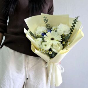 R006 (เยอบีร่าขาวแซมดอกเรนันคูลัสขาว (Ranunculus)