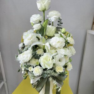 Jn03 (แจกันดอกไม้โทนขาวเขียว)