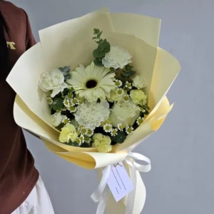 L025  เยอบีร่าขาว แซมคาเนชั่นขาว