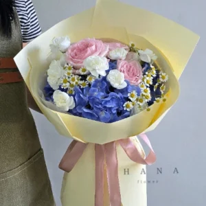 H063 ไฮเดรนเยียฟ้าแซมกุหลาบหอมชมพู